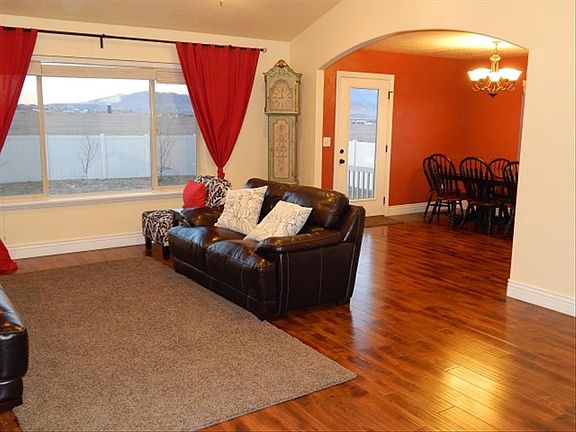 4th image of 556 W Northgate