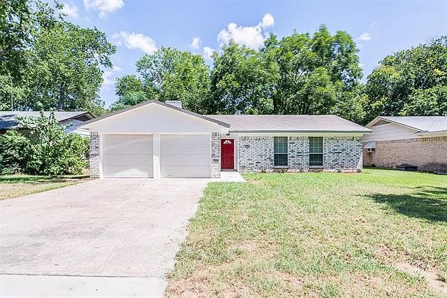 1st image of 359 W Lakeview Cir