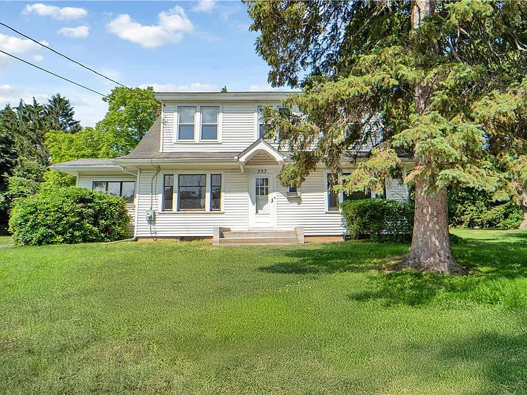 757 Five Mile Line Rd — Photo 1