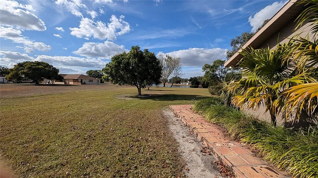 3 bed, 2.0 bath, 1899 sqft, $1,999 — Photo 4