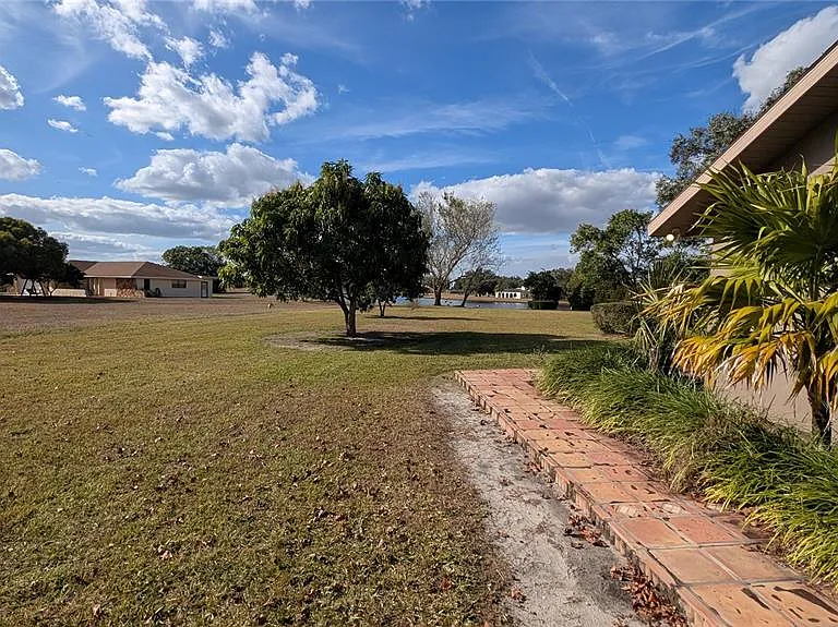 408 Lexington Dr — Photo 4