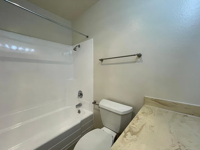 2522 Clairemont Dr #303 — Photo 12