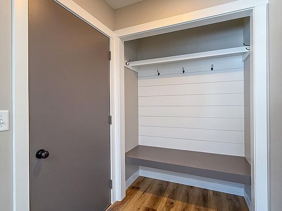 3rd image of 918 18th St SE