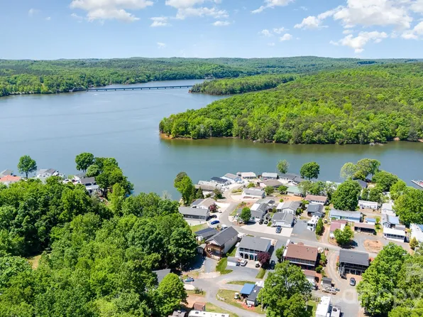 109 Gregory Dr, New London, NC 28127