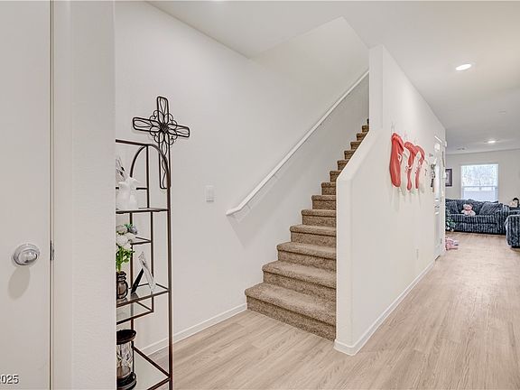 5th image of 2570 Petunia Garden Ave