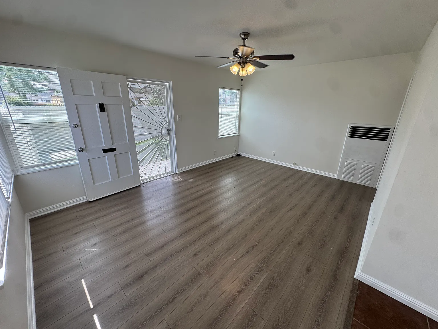2 bed, 800 sqft, $2,775 — Photo 2