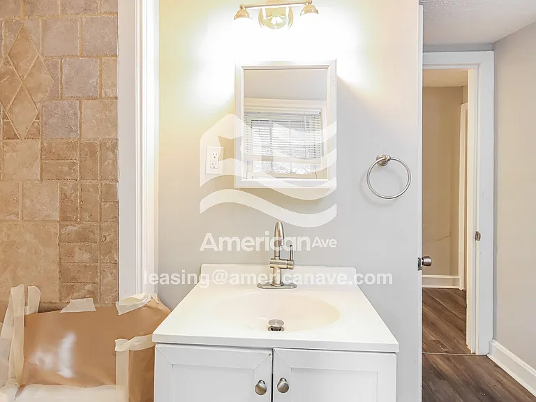1268477_014_bathroom_14.jpg