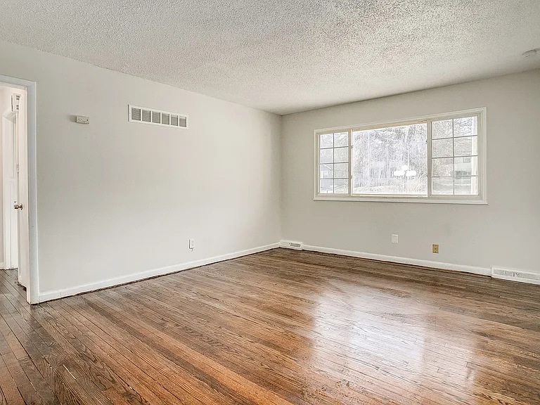 3604 E 61st St — Photo 24