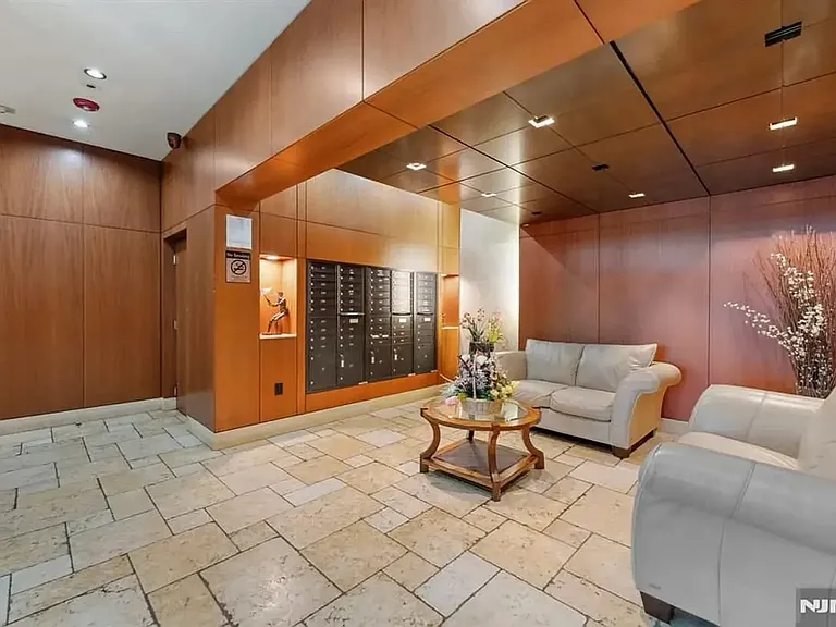 5711 Jefferson St #209 — Photo 12