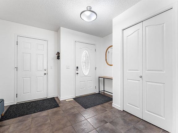 4th image of 112 Appleton Cres