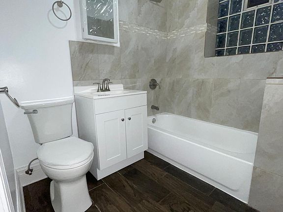 4th image of 2518 W 59th St #1