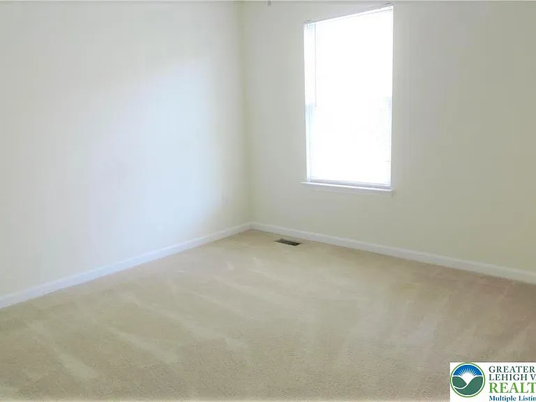 107 Highlands Blvd — Photo 18