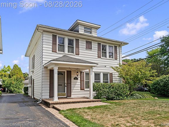 2nd image of 1051 Henrietta St