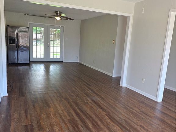 3rd image of 919 Holly St