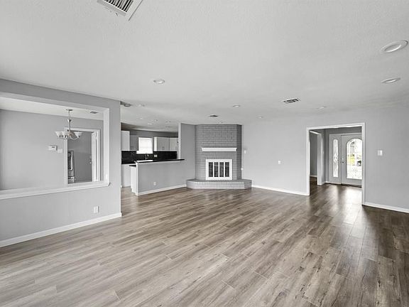 4th image of 1302 Berrywood Ln