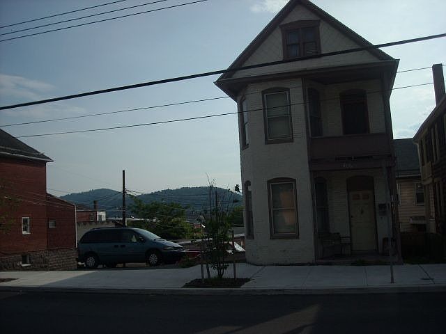 405,407,409 Maryland Ave.House with two lots for Parking