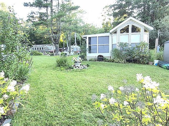 3rd image of 1742 Exeter Rd