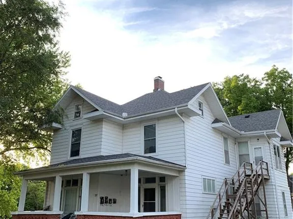 319 W 3rd St, Maryville, MO 64468