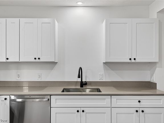 4th image of 11818 Kirton Ave