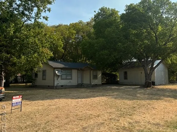 301 Pine St, Marietta, OK 73448