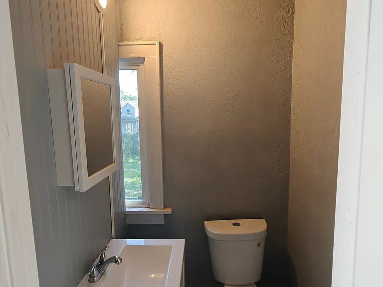 1252 W Waterloo Rd — Photo 7