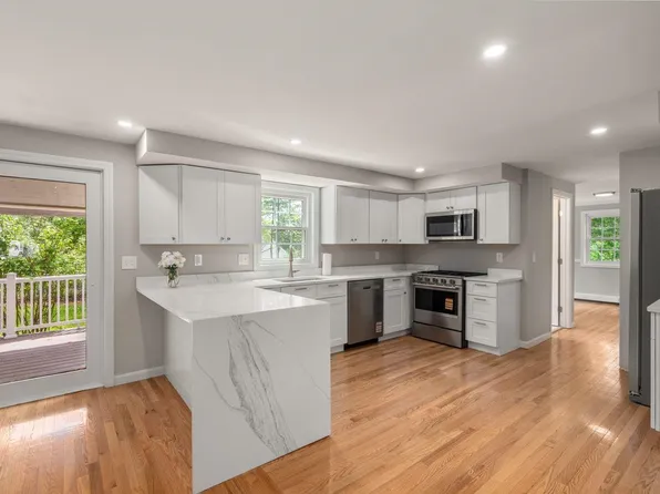 6 Roberta Drive, Dover, NH 03820