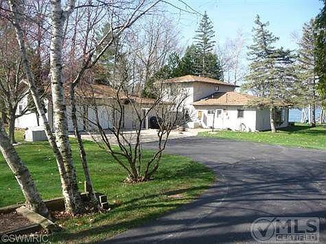 1st image of 10845 Round Lake Dr #6