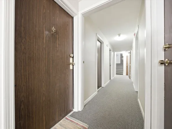 504 River Rd Unit 1F, Manchester, NH 03104