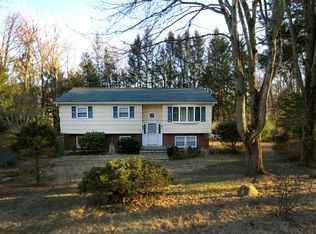 6 Iroquois Trl, Airmont, NY 10952