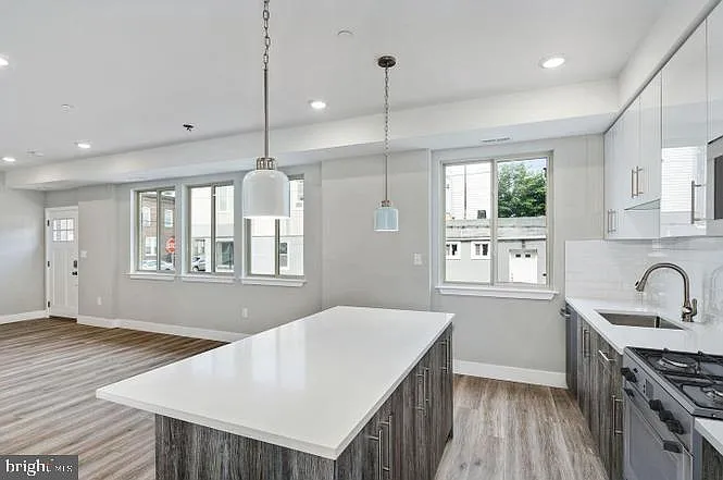 2348 Mountain St — Photo 4