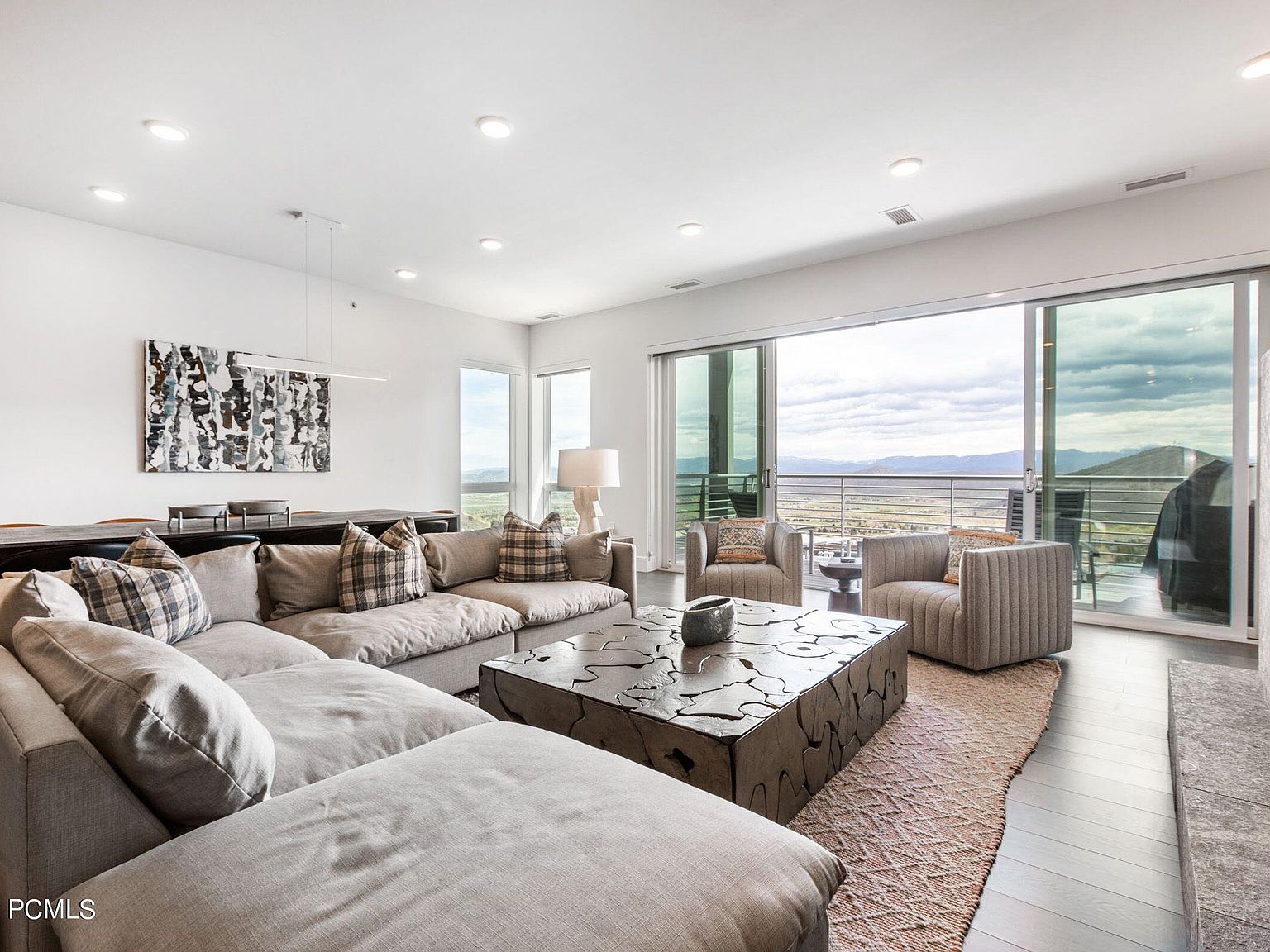 洋書 Mountain Houses 16258 Shadow Mountain Dr, Pacific Palisades, CA 90272 | Zillow