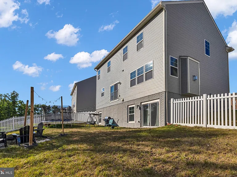 131 Thornton Way — Photo 40