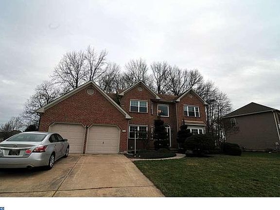 2nd image of 216 Holly Cove Ln