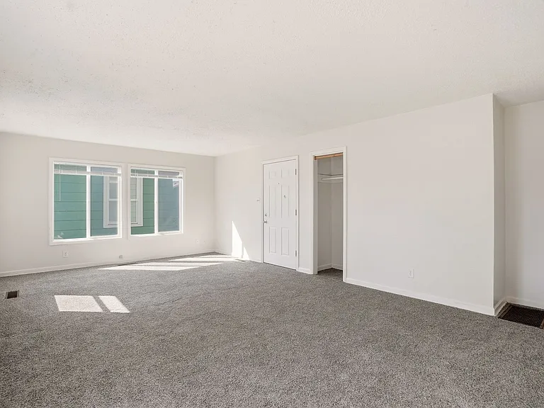 308 N Washington St — Photo 4