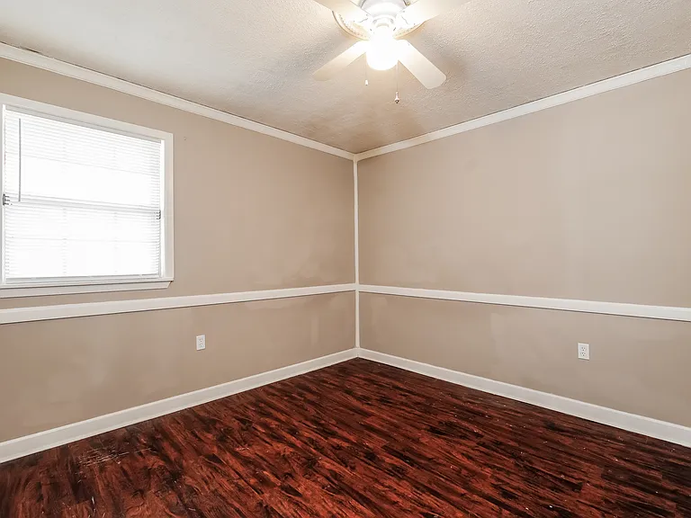 512 Crosskeys Dr — Photo 13