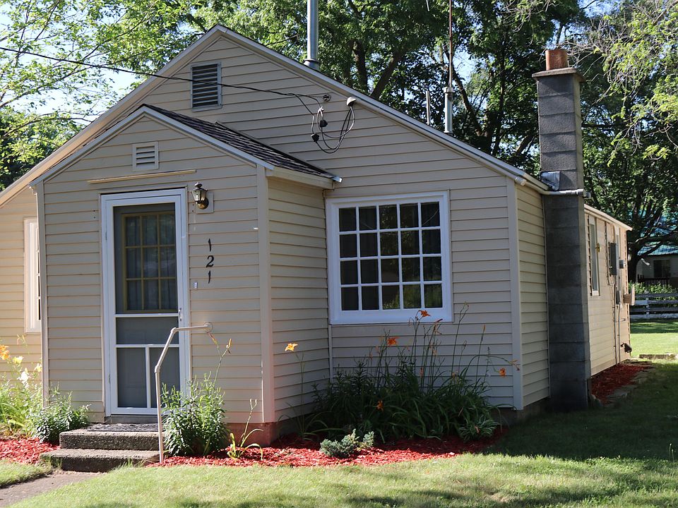 1st image of 121 W Woodrow St