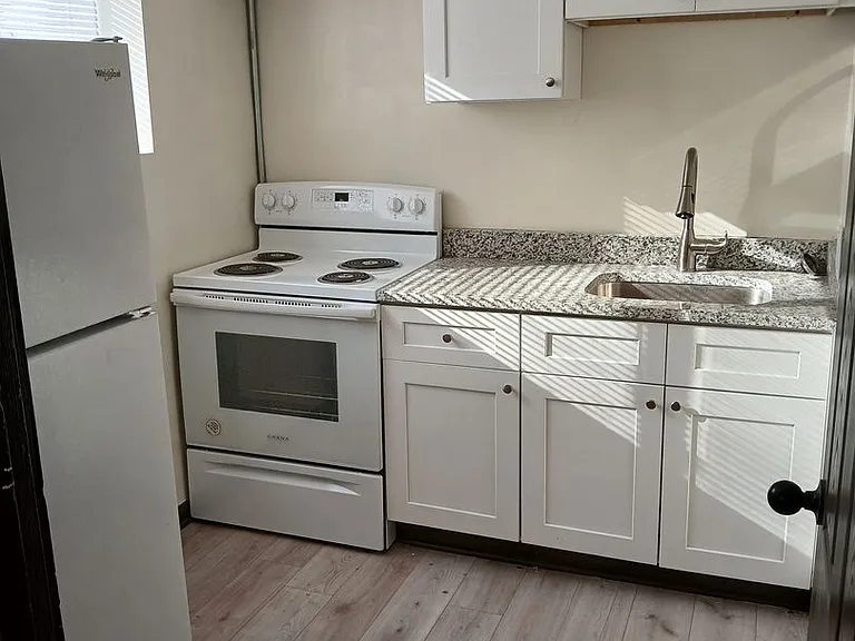 1626 D Street Apartments — Photo 15