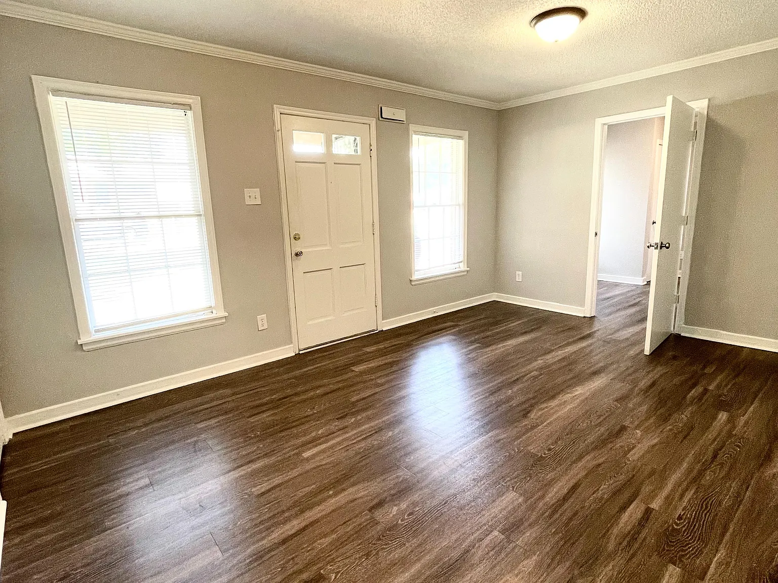 3 bed, 1.5 bath, 1439 sqft, $1,695 — Photo 3
