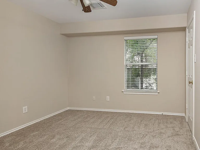 10 Peachridge Pl — Photo 15