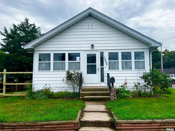 1500 Center St, Pekin, IL 61554