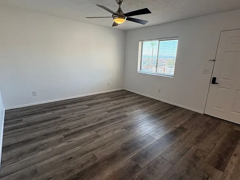 1957 Mesquite Ave #27 — Photo 2