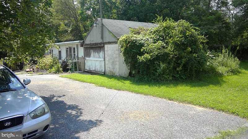 2nd image of 960 Winslow Rd