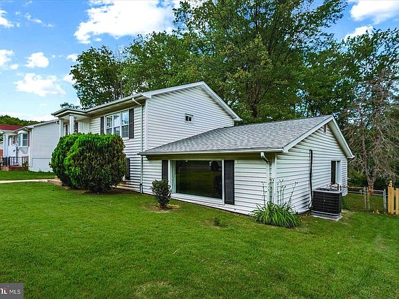 4th image of 3706 Fairfield Ln