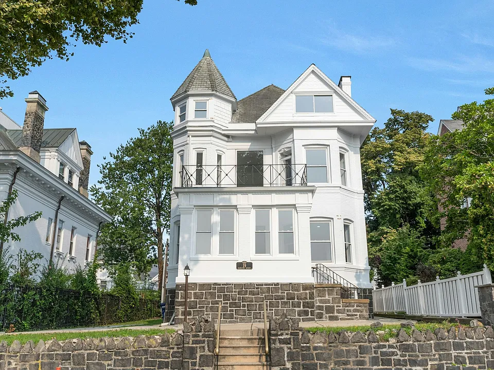 18 Hamilton Ave #3