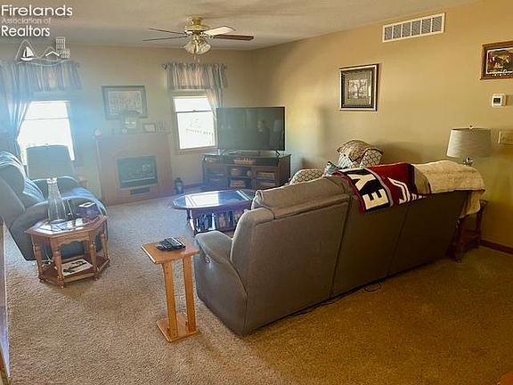 5th image of 18 Katlyn Dr