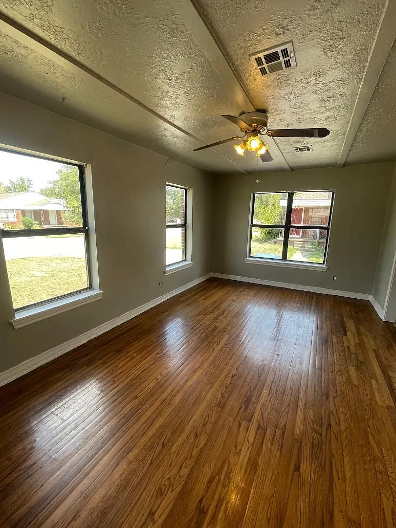 2 Bedroom 1 Bathroom Duplex For Lease Available 10/09/2026 — Photo 2