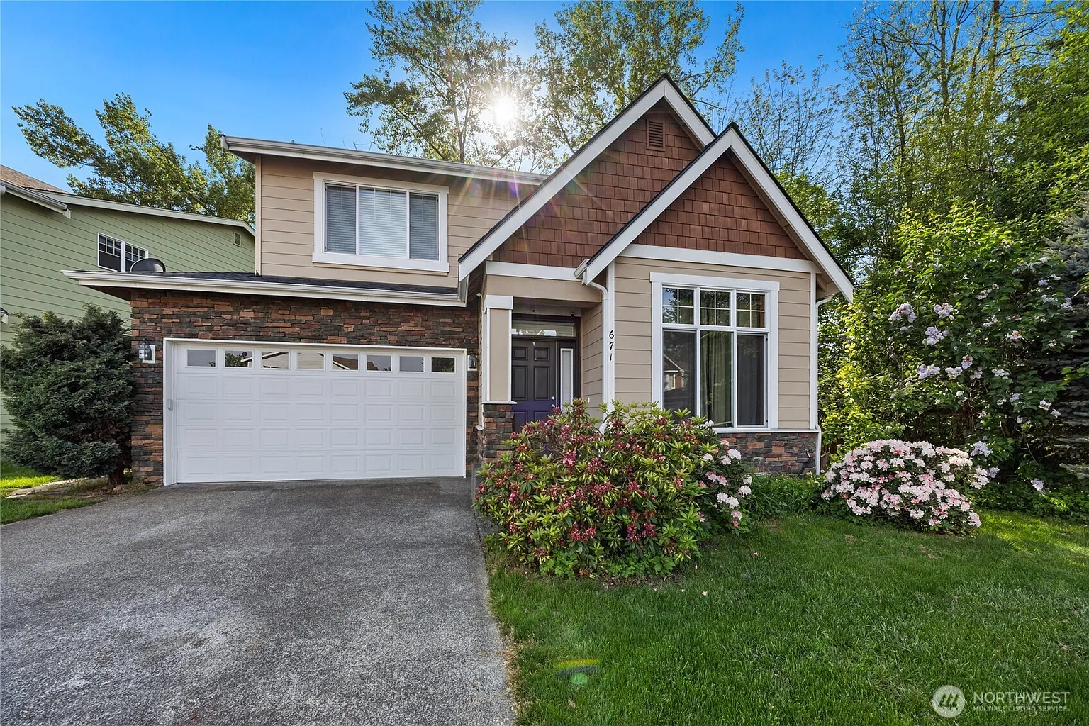 671 Vashon Place NE photo 1