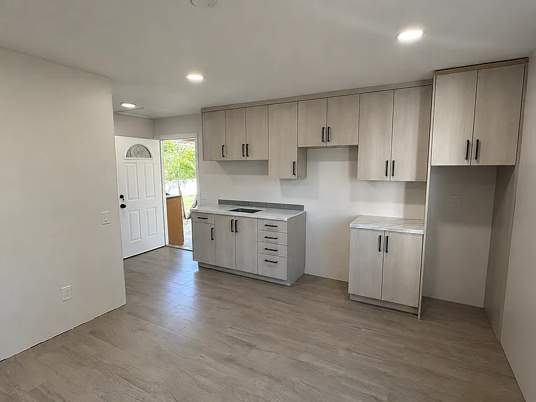 820 Jacaranda Pl #1 — Photo 1