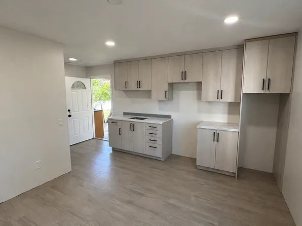 820 Jacaranda Pl #1, Escondido, CA 92026