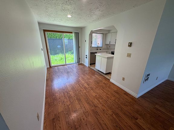 5th image of 2780 Oxford St